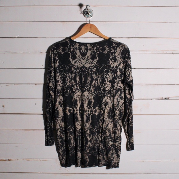 Black n Beige Pattern Long Sleeve - Picture 2 of 9